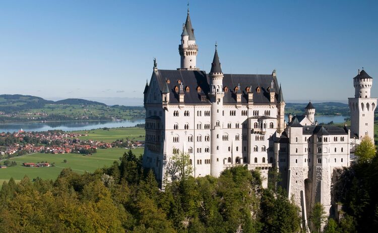 Allgaeu Koeniglich Schloss Neuschwanstein Copyright Fuessen Tourismus Web