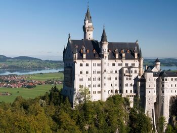 Allgaeu Koeniglich Schloss Neuschwanstein Copyright Fuessen Tourismus Web