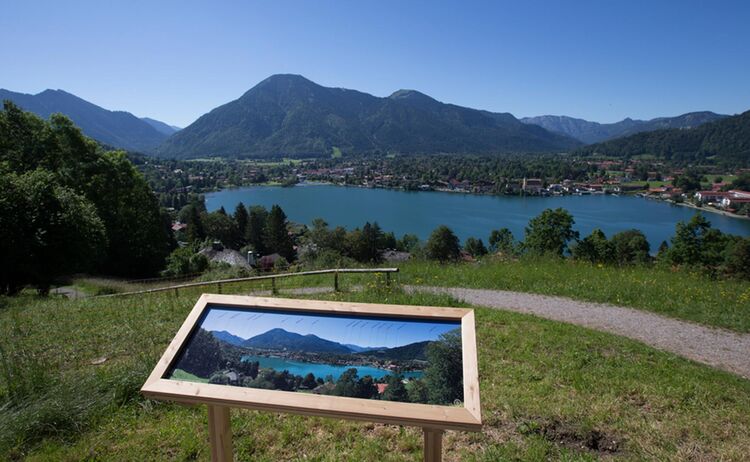 Ats Kleinen Paraplui Am Hoehenweg Von Tegernsee Aus Mit Blick Auf Den Malerwinkel Und Den Wallberg Copyright Ttt Web