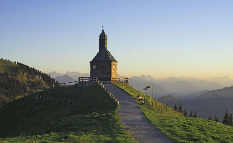 Ats Wallbergkircherl In Der Abenddaemmerung Copyright Tegernseer Tal Tourismus Web