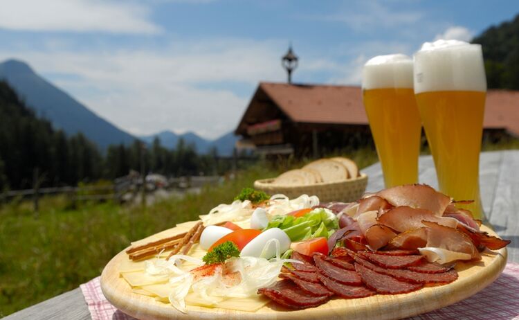 Deutsche Alpenstrasse Brotzeit Huette Fuessen