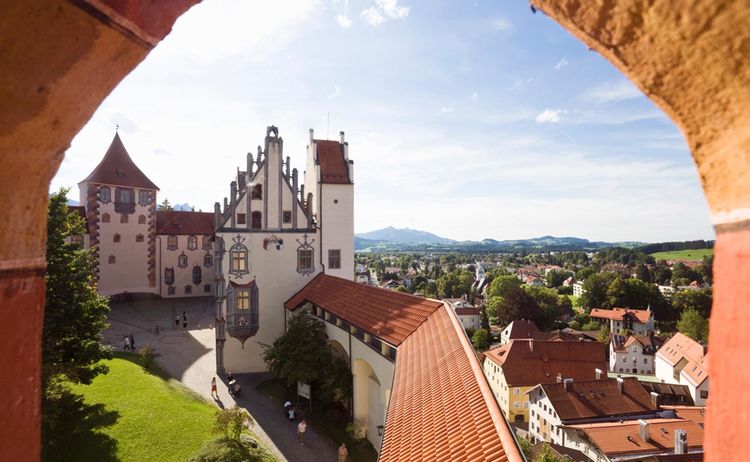 Fuessen Hohes Schloss Nordfluegel Fotograph Arthur F Selbach Copyright Allgaeu Gmbh Web 1