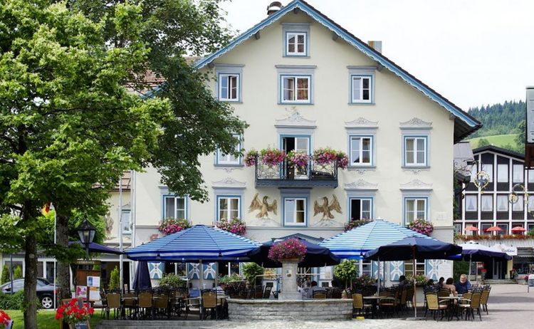 Hotel Restaurant Adler Aussenansicht Sommer 1