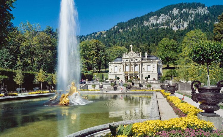 Oberammergau Linderhof Mit Fontaene Fotograph K Rainer Copyright Bayerische Schloesserverwaltung Web 1