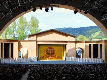 Oberammergau Passionstheater Fotograph Kienberger Copyright Ammergauer Alpen Gmbh Web