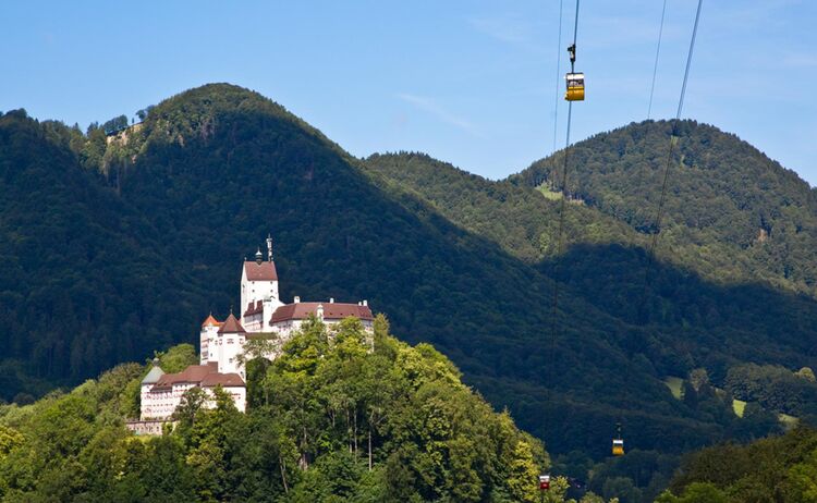 Schloss Hohenaschau Mit Kampenwandseilbahn Copyright Chiemsee Alpenland Tourismus Web