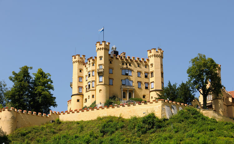 Schloss Hohenschwangau Mittags Foto F Ssen Tourismus Und Marketing Www Guenterstandl De